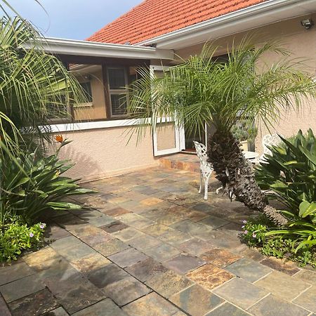 At Sta-Plus Guest House Port Elizabeth Eksteriør bilde