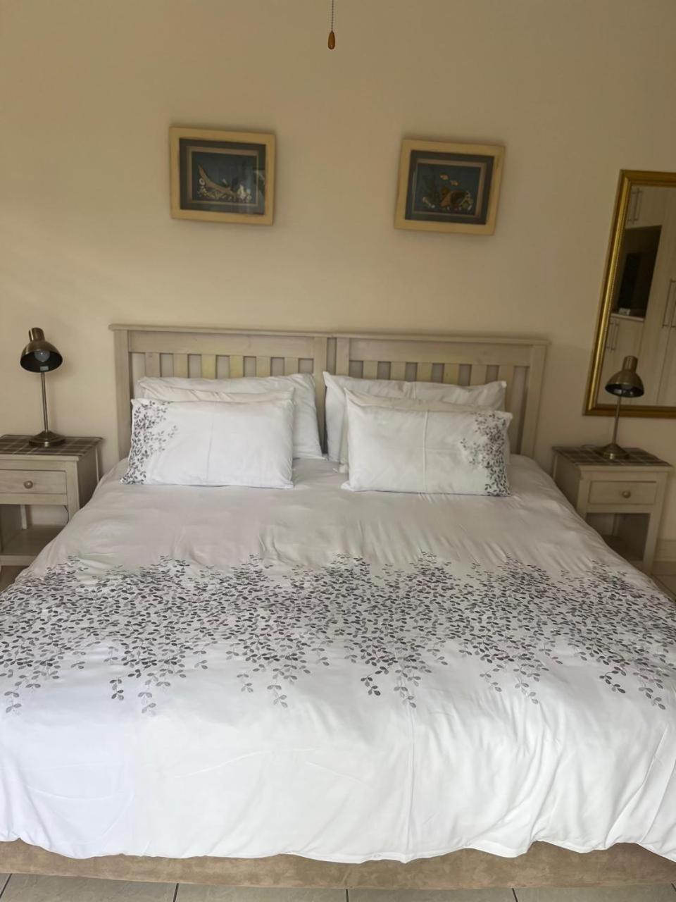 At Sta-Plus Guest House Port Elizabeth Eksteriør bilde