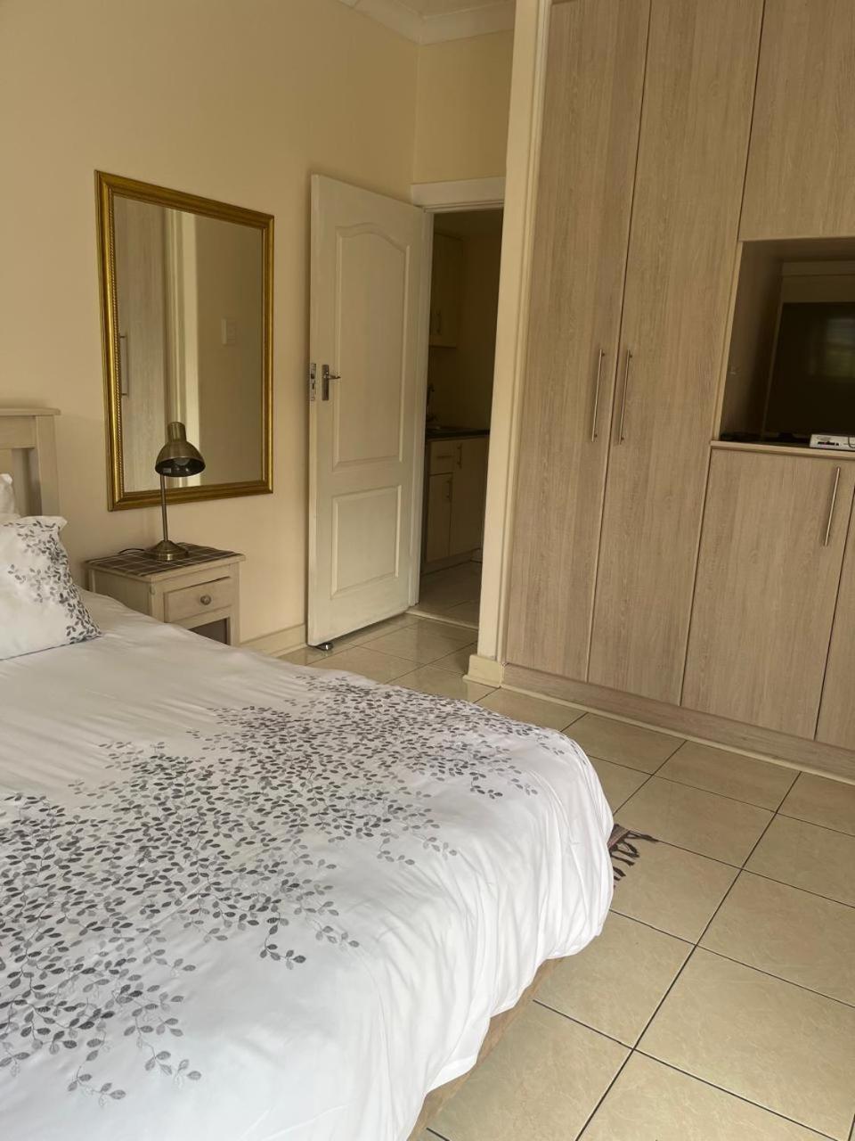 At Sta-Plus Guest House Port Elizabeth Eksteriør bilde