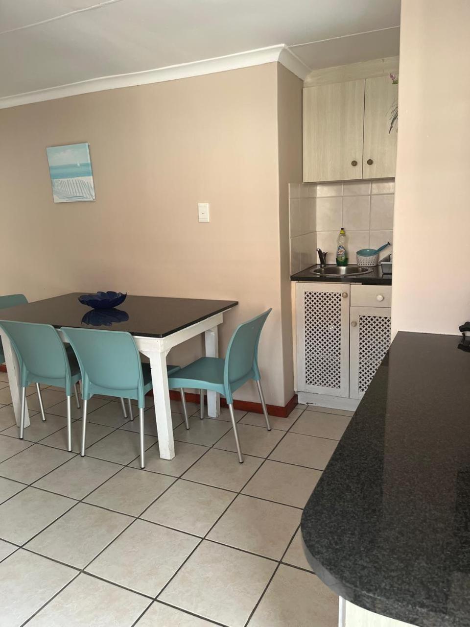 At Sta-Plus Guest House Port Elizabeth Eksteriør bilde